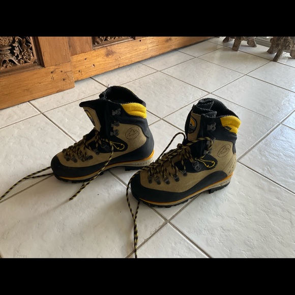 Mountaineering expeditions boots , high technology - Picture 1 of 4